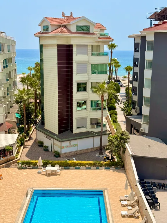 Двухуровневые апартаменты с видом на море и горы