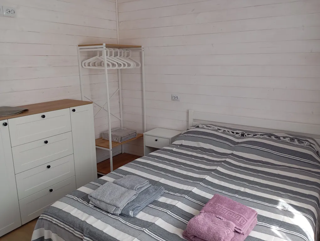 Отдельный двухкомнатный домик с кухней