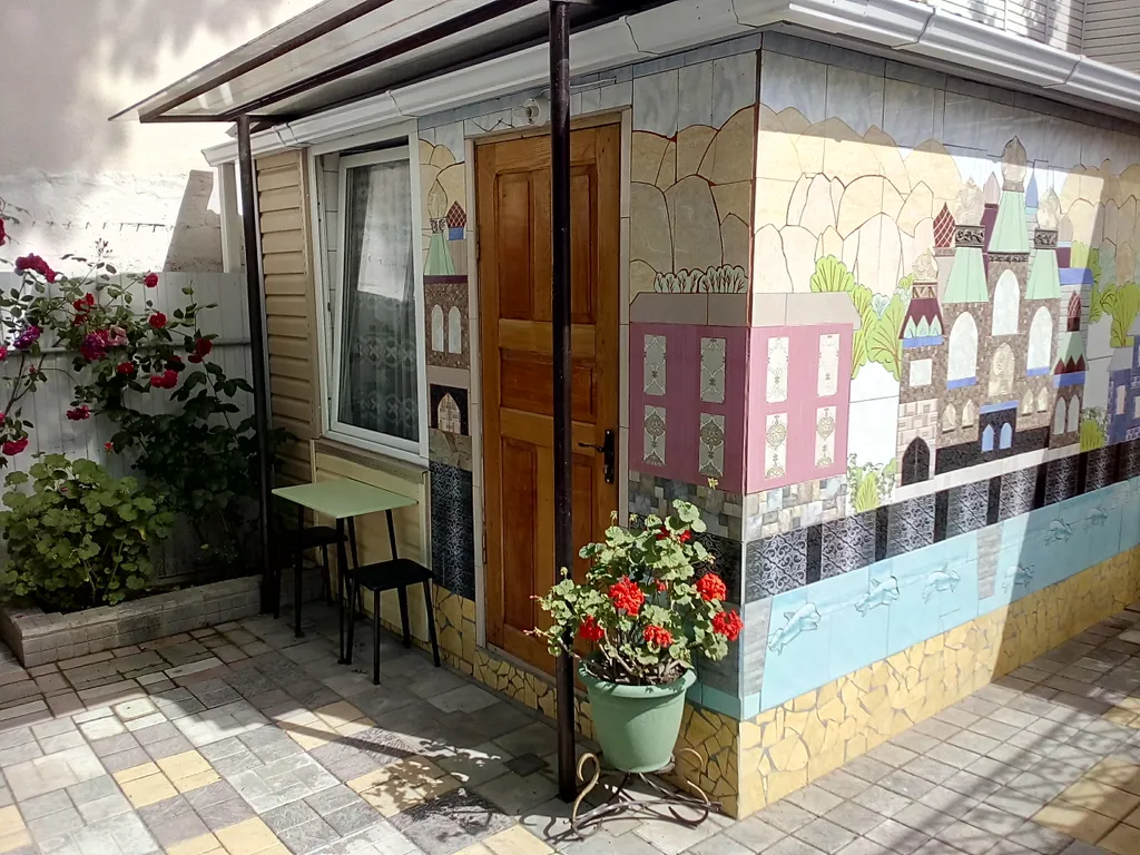 Квартира-студия с отдельным входом и закрытым двориком — аренда посуточно в Туапсе