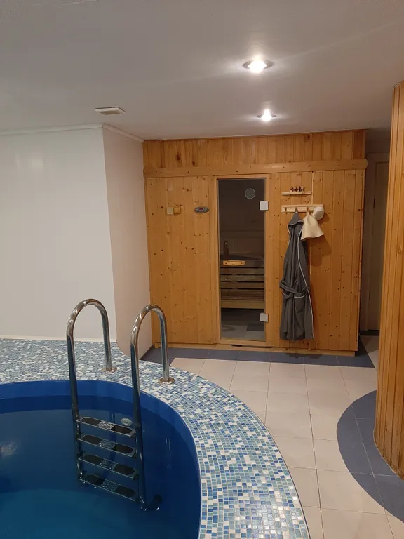 Таунхаус с сауной и бассейном недалеко от метро