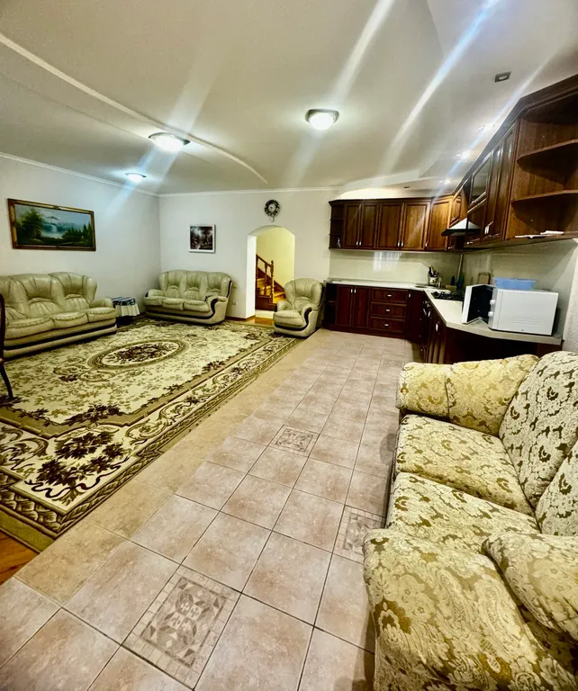 Уютная двухэтажная трехкомнатная квартира с евроремонтом