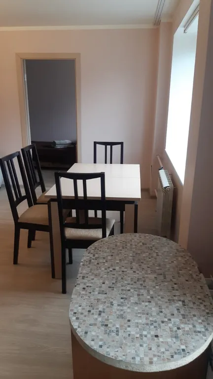 Просторная двухкомнатная квартира в ретро-стиле в центре города