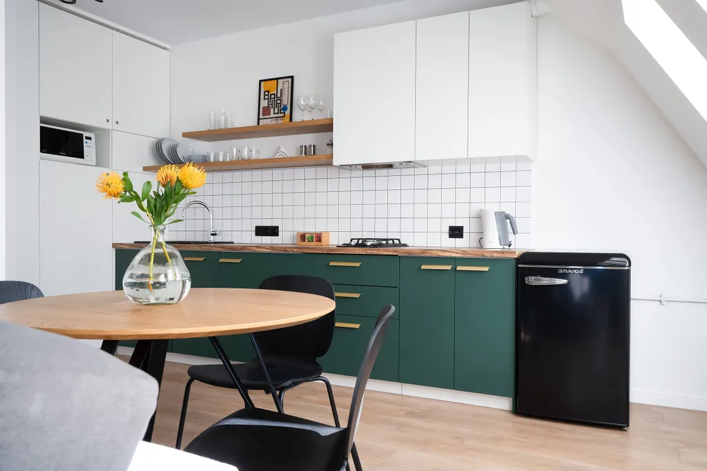 Квартира Квартира Комфортабельная евродвушка Мансарда у Верхнего озера — Калининград