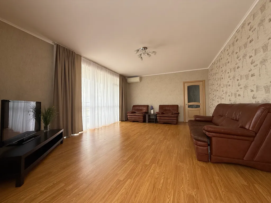 Просторная 2-комнатная квартира с шикарным видом на горы, город и море