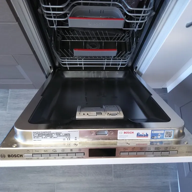 Новая квартира с солнечной террасой между морем и озером