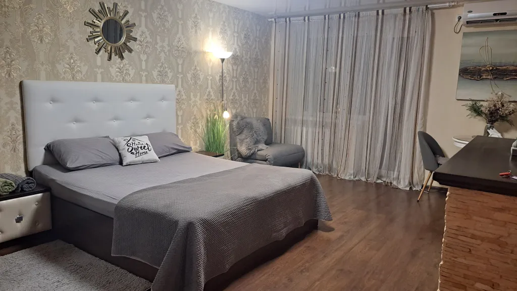 Студия в центре города, парк, ледовая арена