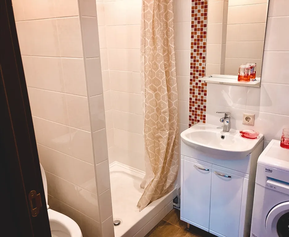 Дом в окружении соснового леса