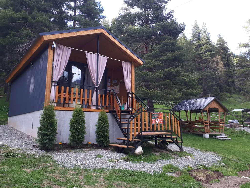 Коттедж Домик-усадьба с панорамным видом на лес и горы — Архыз