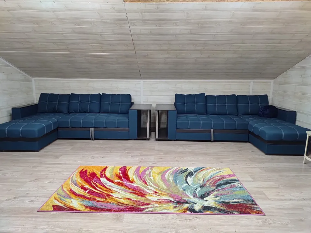 Дом с баней и пирсом на берегу пруда