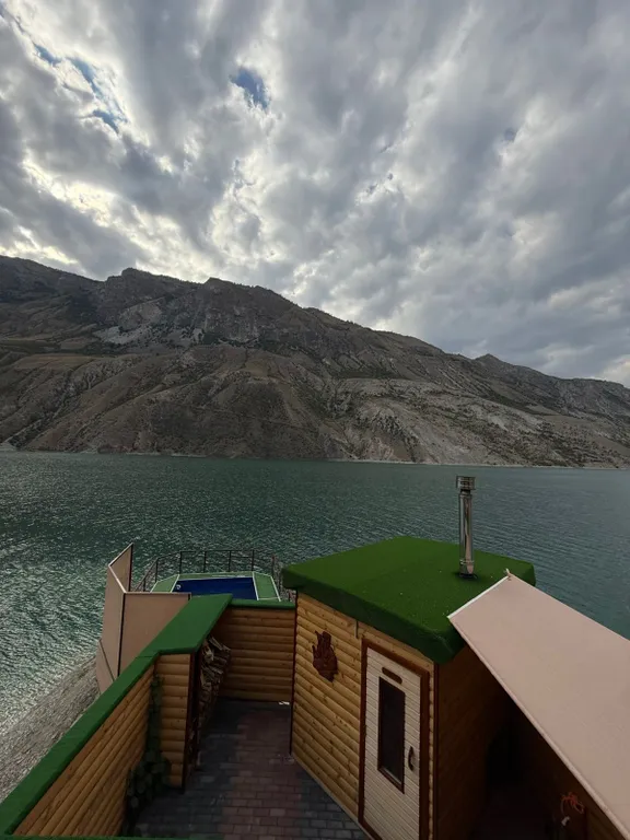 Коттедж с бассейном и парной и видом на Сулакский каньон