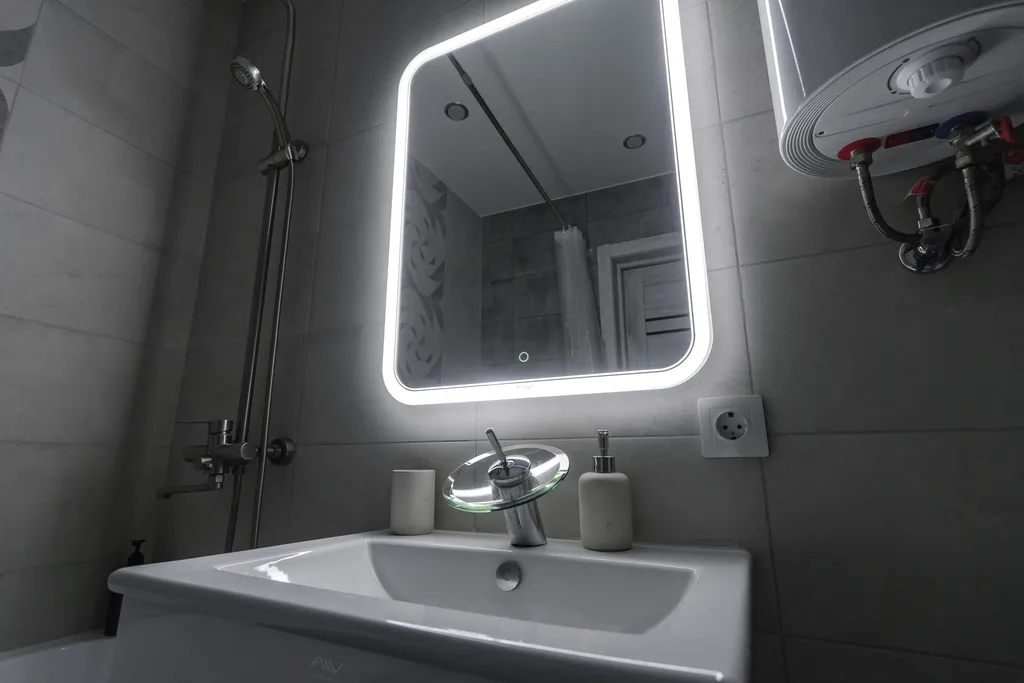 Рядом ТЦ Острова и набережная реки Амур