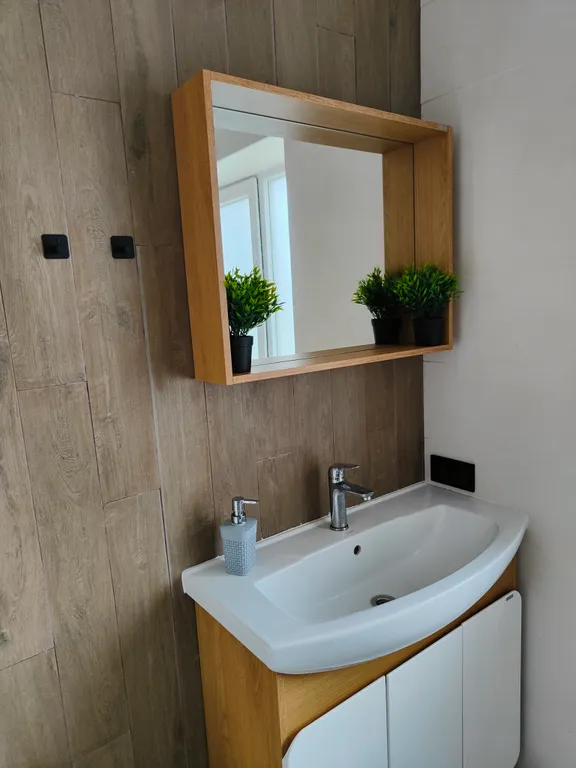 Уютный дом на берегу живописного озера