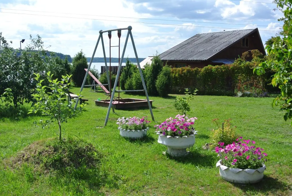 Домик у озера