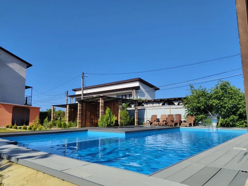 Комната уютная, большая с балконом