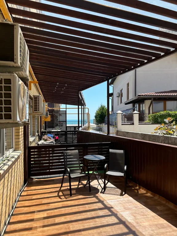 Евродвушка на берегу моря