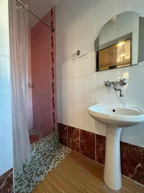 Квартира Квартира Трехместный уютный номер на 2м этаже — Геленджик