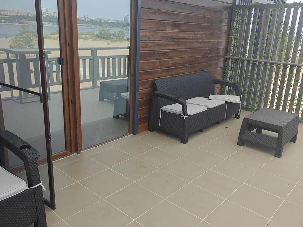 Новый дом с шикарным видом на центр города, через реку Волга