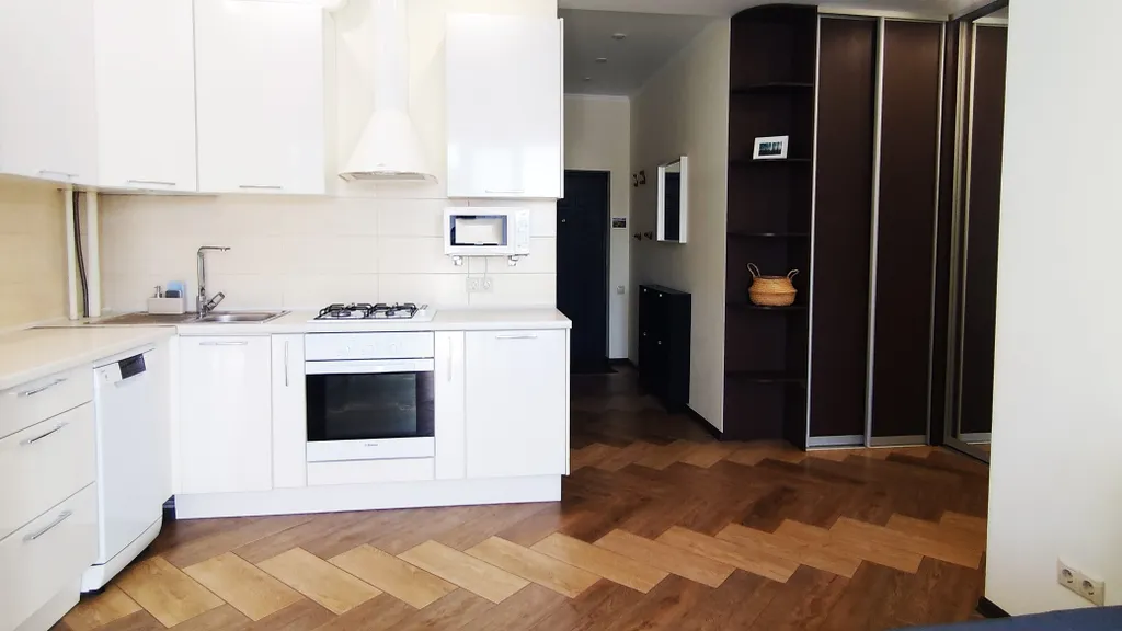 Просторный апартамент с панорамным видом на горы в центре. Спальня