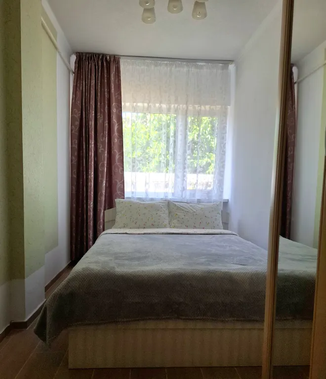 Дом с навесом возле реки