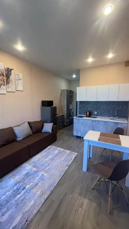 Апартаменты с бассейном на берегу моря