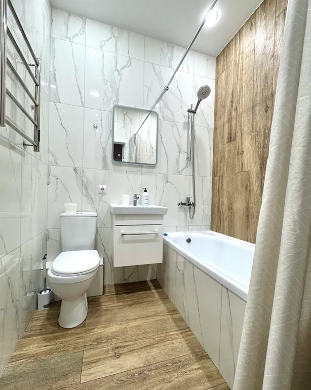 Уютная двушка на 20 этаже с видом на озеро