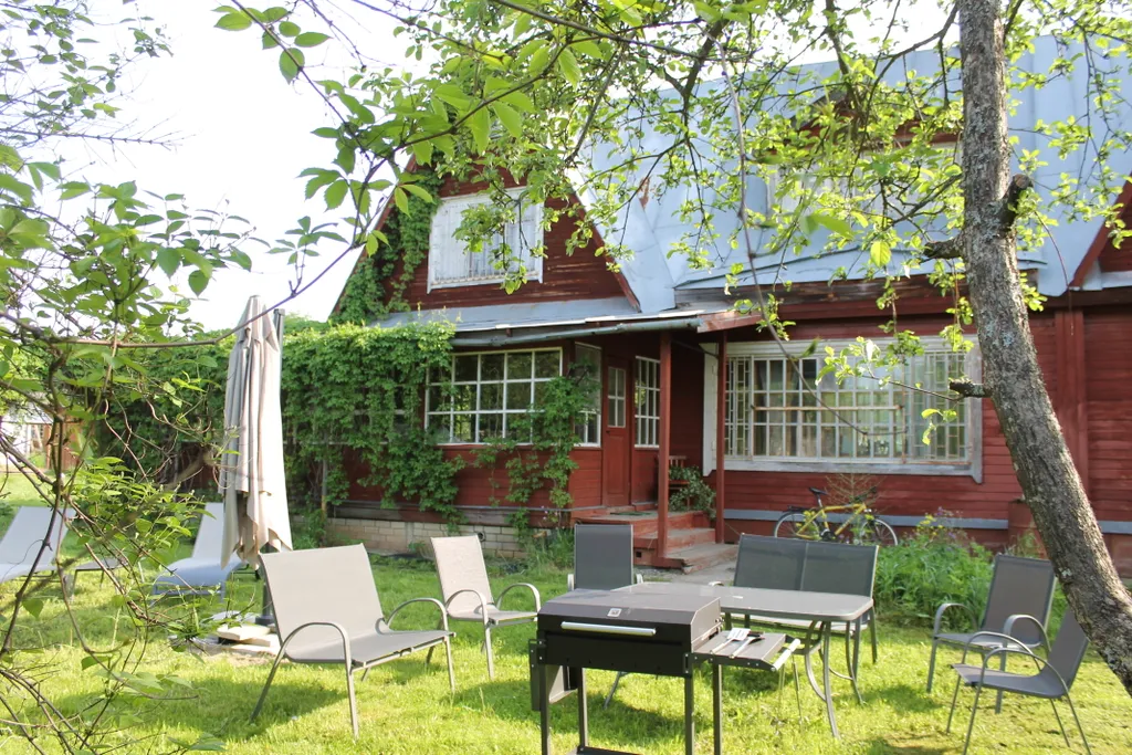 Просторный дом с баней в тихой деревушке у реки