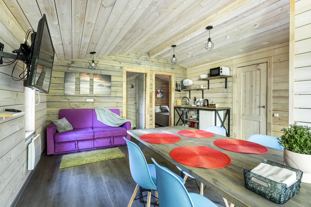 Деревянный дом у озера Кипень