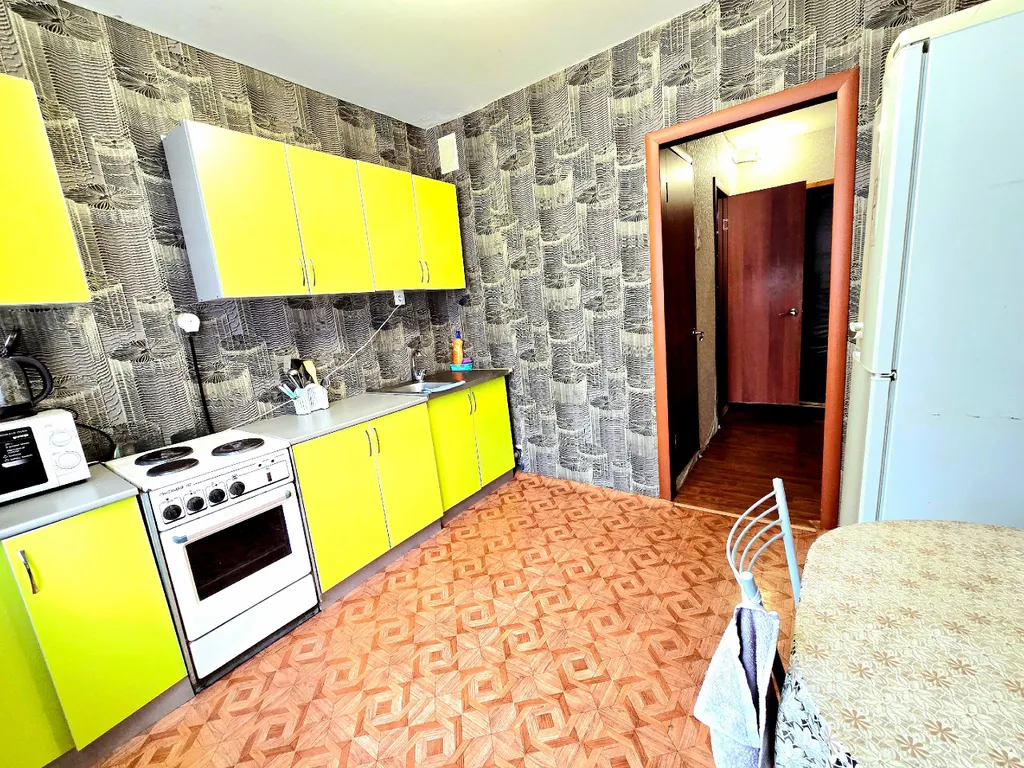 Однушечка возле линии в центре харьковской горы