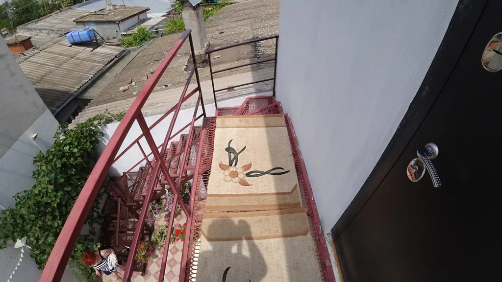 Отличная двухкомнатная квартира с двориком