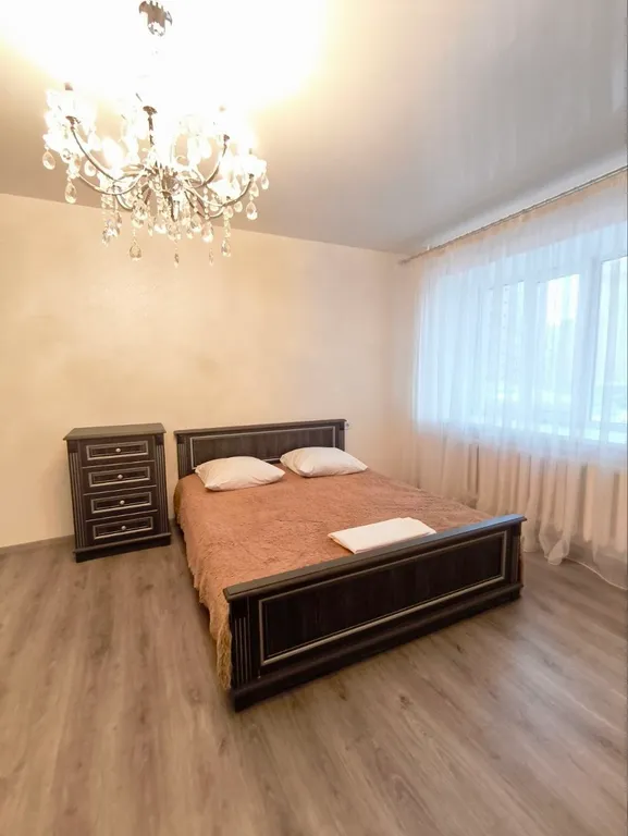 Просторная квартира в новом жилом комплексе — аренда посуточно в Оренбург