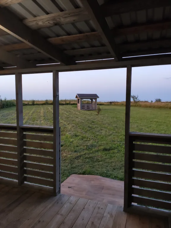 Домик с терассой на озере Ильмень