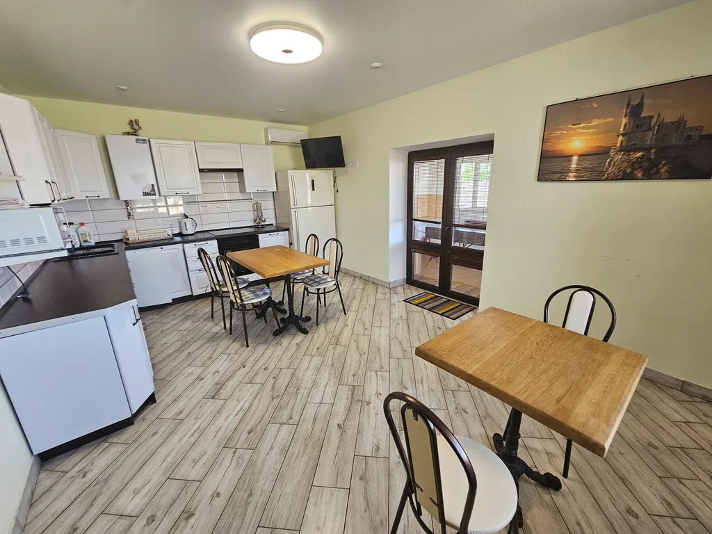 Коттедж Вилла "Таврида 107" на 7-11 персон — Новоотрадное