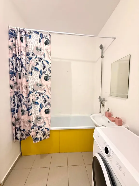 Высокий этаж, рядом метро