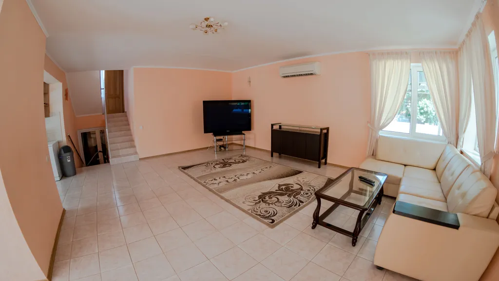 Дом у моря с бассейном