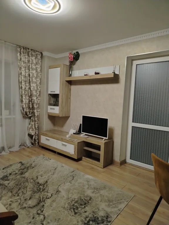 Евротрешка у ЖД вокзал и зоопарка