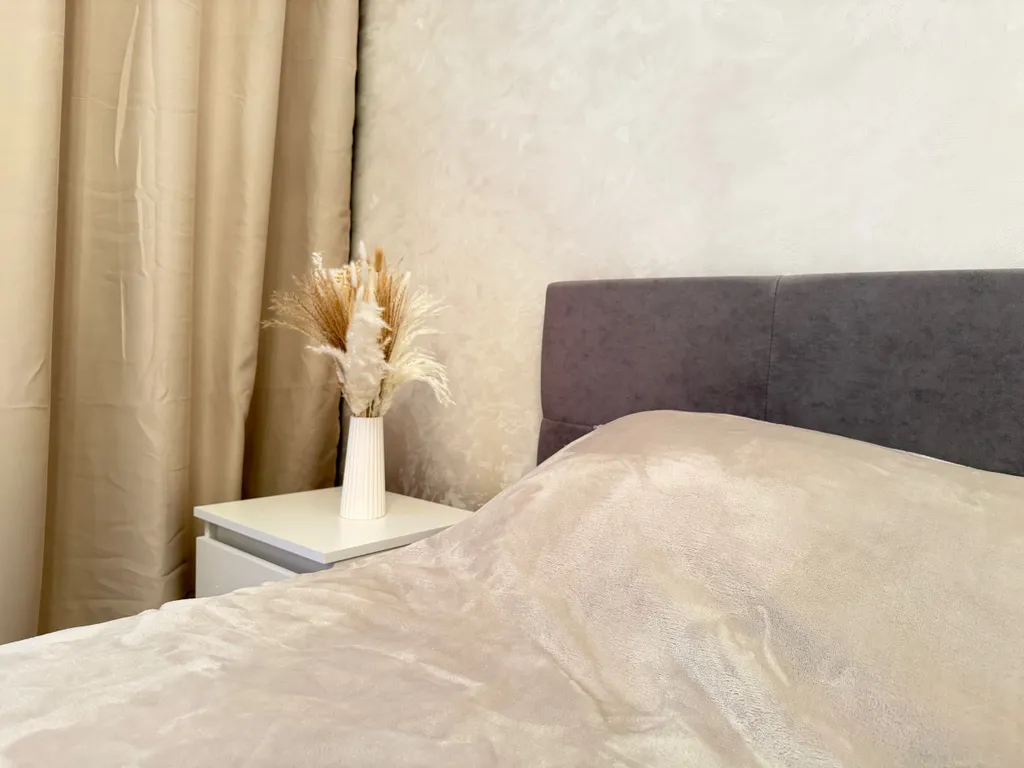 Светлая и чистая квартира с современным ремонтом.