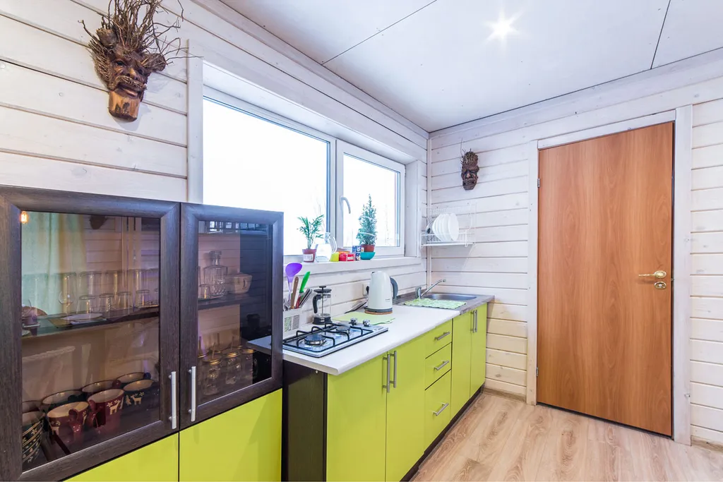 Дом с панорамными окнами на берегу озера на 6 чел с баней на територии