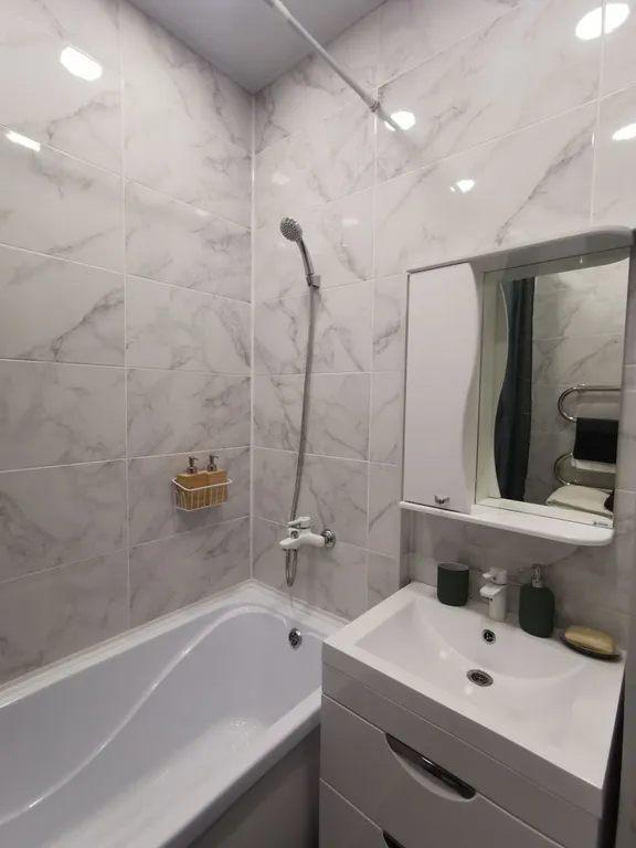 Оснащенная для отдыха и работы квартира около берега Байкала