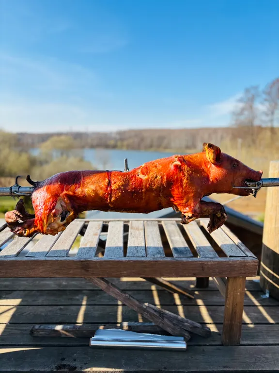 Шале на берегу реки с баней и горячей купелью