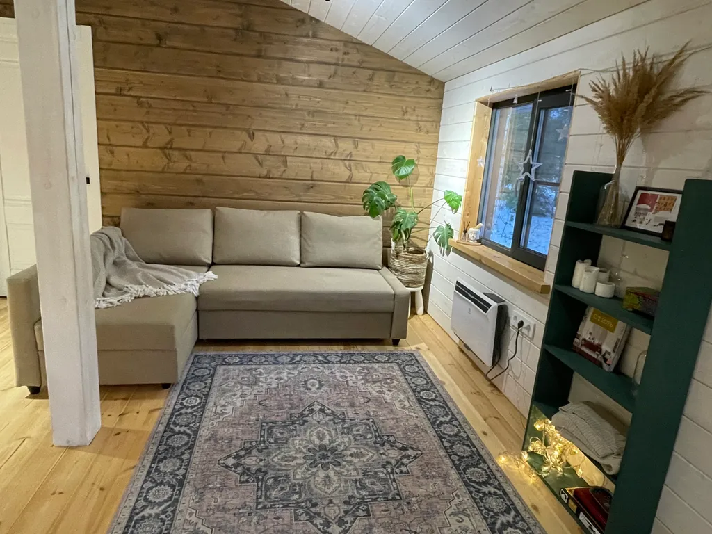 Уютный дом в лесу