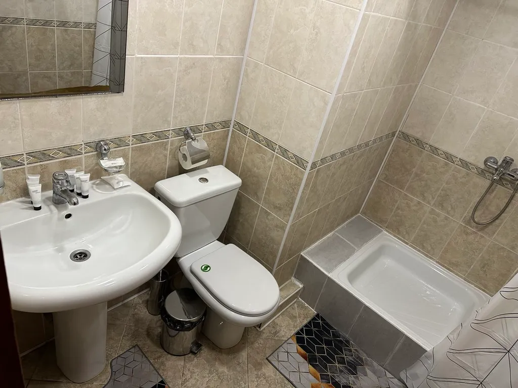 Уютный номер на озере Еловое