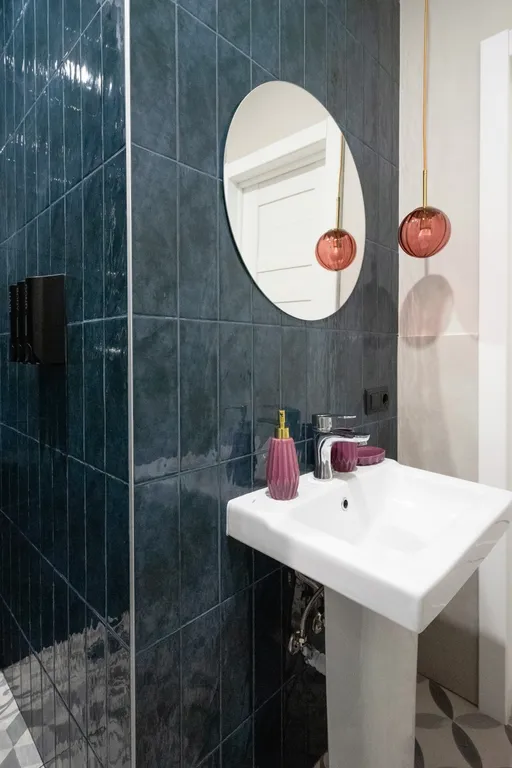 Синяя студия у моря