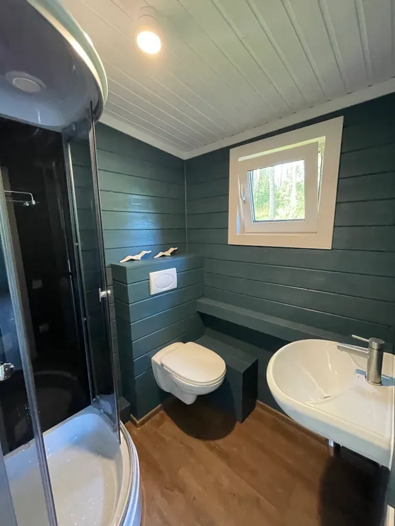 Дом на воде, хаусбот в Карелии