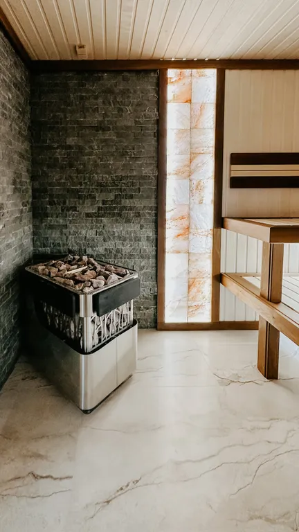 Новый дом с подогреваемым бассейном и сауной