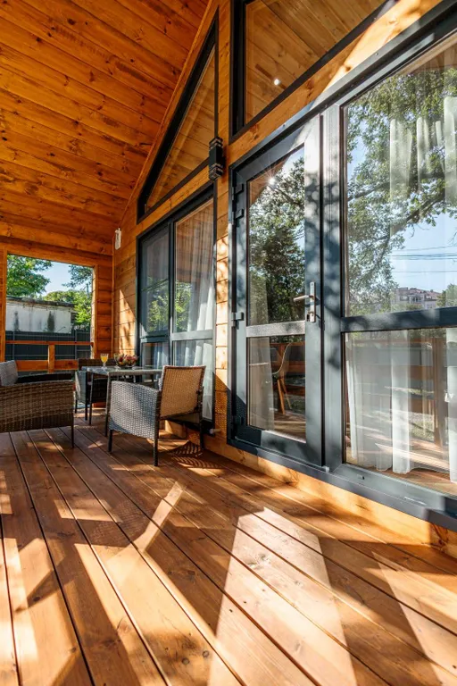 Барнхаус с террасой, бассейном и мангалом на территории