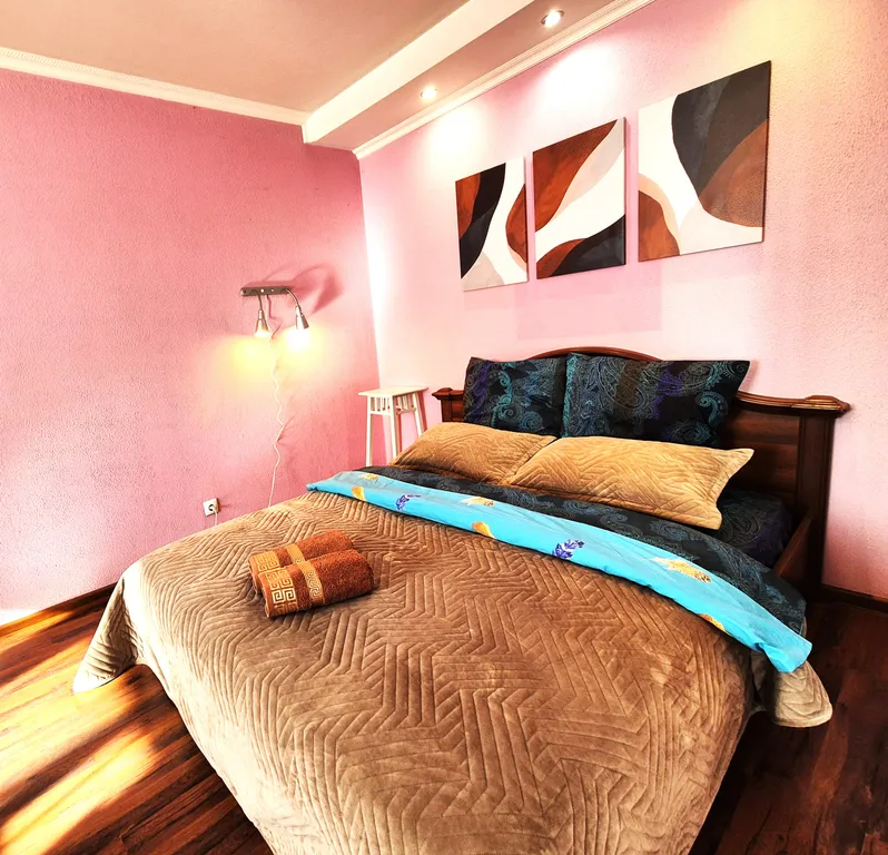 Двухкомнатная хорошая квартира в центре города