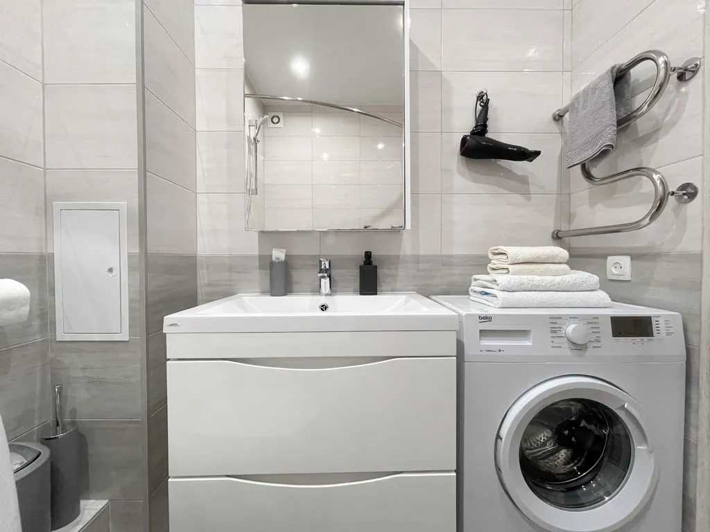 Современная квартира с видом на реку Кутум