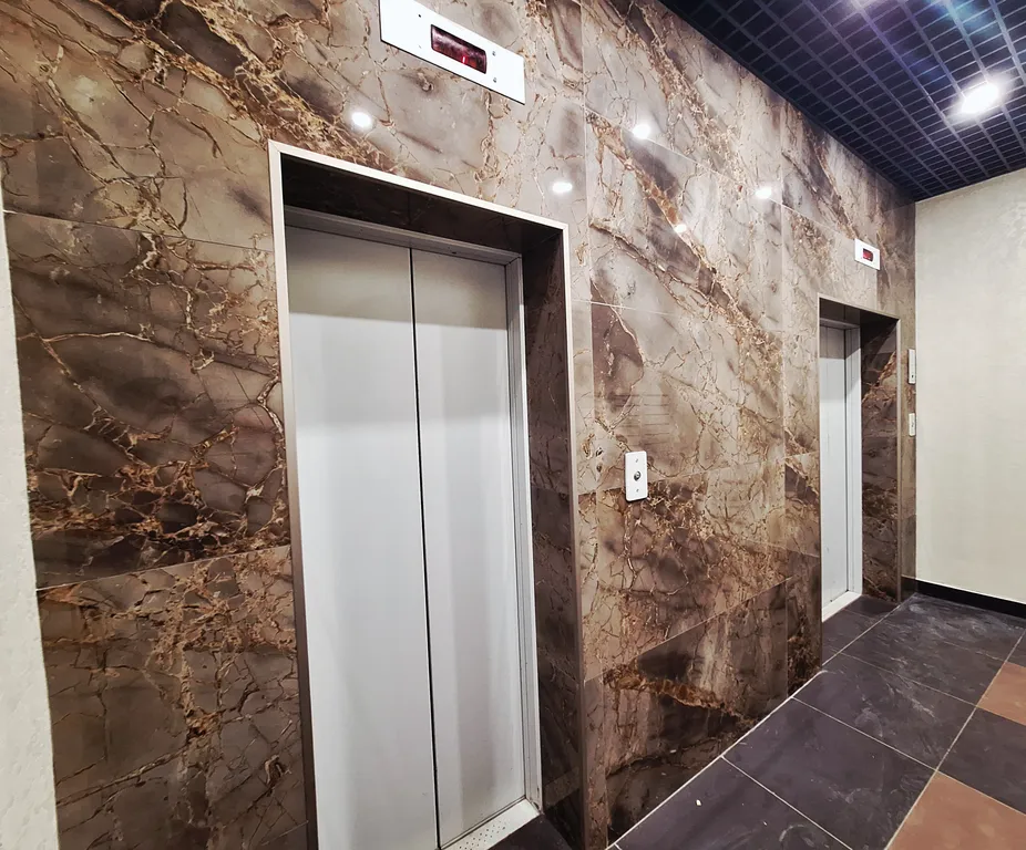 Квартира напротив Меги