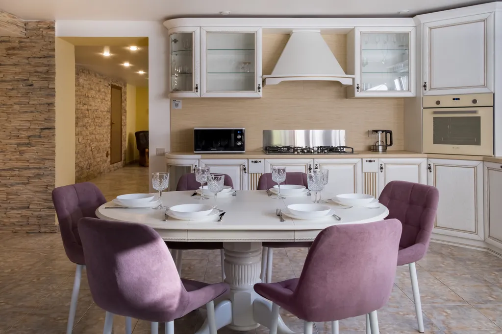 Просторный дом, бассейн с подогревом