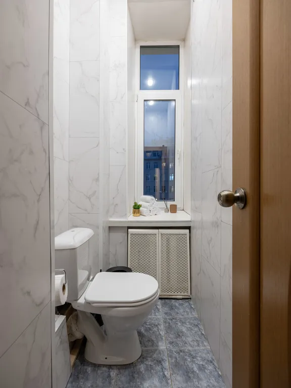 Просторная квартира с тремя спальными и балконом с видом